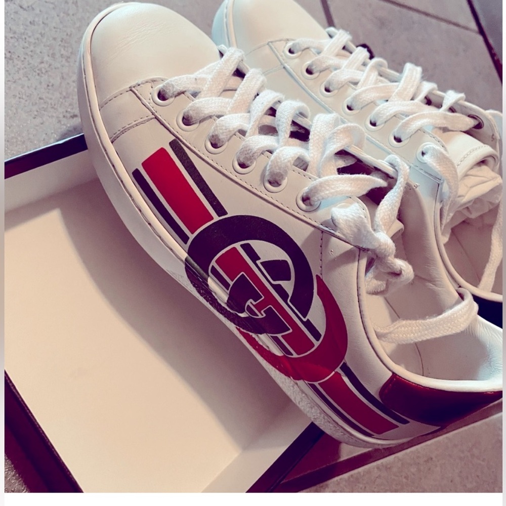 Gucci Sneakers Size 34 (Fits a 35US)